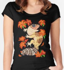 Camiseta entallada de cuello ancho Gecko de lirio de fuego
