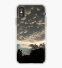 Bizarre Mammatus-Wolken nach einem Gewitter iPhone-Hülle & Cover