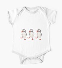 3 tanzende Papageientaucher Aquarell Abbildung Baby Body Kurzarm