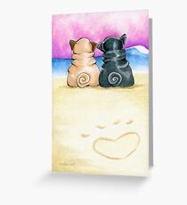 Möpse in Liebe am Strand Grußkarte