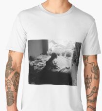 Willow on bed Men's Premium T-Shirt