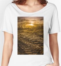 Wide angle field during sunset Women's Relaxed Fit T-Shirt