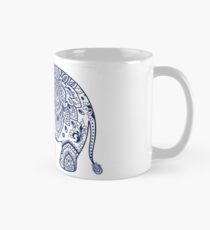 Blaue Blumenelefant-Illustration Tasse