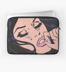 Schwarzes Haar weinendes komisches Mädchen Laptoptasche