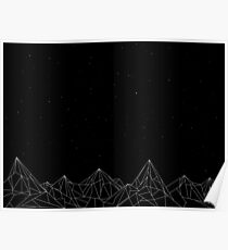 Night Court Mountains - Schwarz (ALTE VERSION) Poster