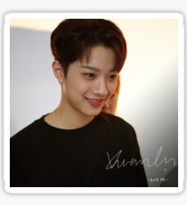 Pegatina WANNA ONE x K-swiss y CéCi Magazine Korea 쎄씨 pies Lai Guanlin (라이 구안 린)