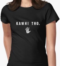 Kawhi Tho (Weiße Schrift) Tailliertes T-Shirt