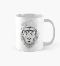 Cool lion (bw) Mug