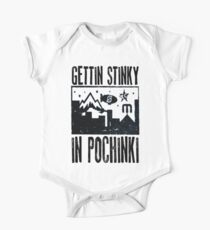 Getting 'Stinky in Pochinki (schwarzer Druck) Kurzärmeliger Einteiler