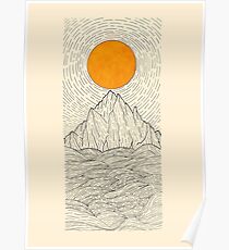 Póster El sol sobre las olas de la montaña