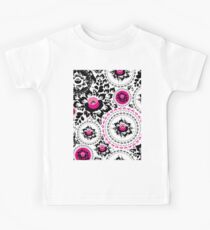 Vintage shabby Chic pattern with Pink and Black flowers Kids Tee