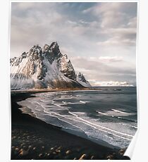 Stokksnes isländischer Gebirgsstrand-Sonnenuntergang - Landschaftsfotografie Poster