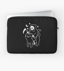 Death Rides A Black Cat Laptop Sleeve