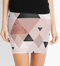 Geometrische Zusammenstellung in Roségold und Blush Pink Minirock