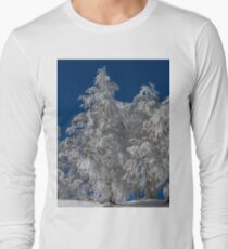 Snowy Tannenbäume Langarmshirt