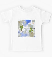 Dogwood Tree Flowers - Colors in Nature Background - Magical Beauty of White Kids Tee