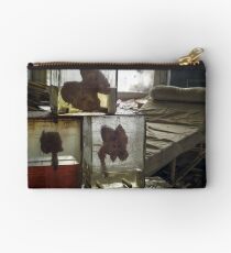 Kidneys Studio Pouch