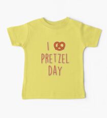 Camiseta para bebés Me encanta el Día del Pretzel