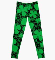 Ein Shamrock-Feld für St Patrick Tag Leggings