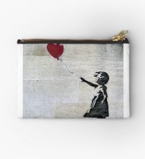 Banksys Mädchen mit einem roten Ballon Täschchen