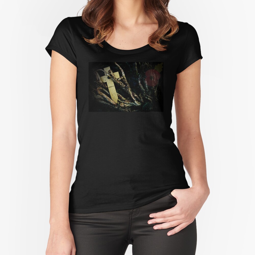 "LO QUE OLVIDAMOS - LA AMAPOLA ÁRBOL DE LA VIDA" Camiseta entallada de cuello ancho