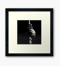Tour de télévision de Berlin Framed Print