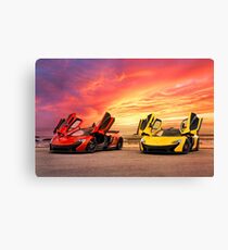 Zwei McLarens mit einem epischen Sonnenuntergang Leinwanddruck