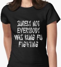 Sicherlich war nicht jeder KUNG FU KÄMPFEN Tailliertes T-Shirt für Frauen