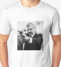 Ian Smith mit einer Pistole Unisex T-Shirt