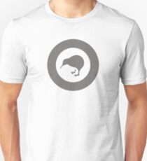 Roundel der neuseeländischen Luftwaffe (geringe Sichtbarkeit) Slim Fit T-Shirt