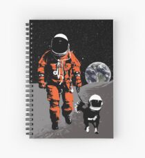 Astronaut, der seinen Hund auf dem Mond geht Spiralblock