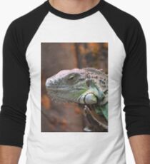 Beautiful peaceful Iguana Lizard sitting on a tree. Men's Baseball ¾ T-Shirt