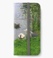 Schwan und Cygnets, Mutter Schwan und Baby Schwäne Print iPhone Flip-Case/Hülle/Klebefolie