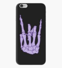 Skeletthand | Lila iPhone-Hülle & Cover