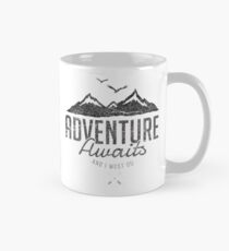 ADVENTURE AWAITS Tasse (Standard)