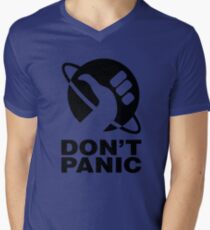 Don't Panic - Hitchhikers Guide Men's V-Neck T-Shirt
