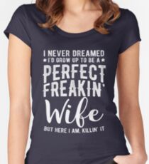 Camiseta entallada de cuello ancho Nunca soñé que iba a crecer para ser una perfecta esposa maldita