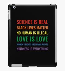 Vinilo o funda para iPad La ciencia es real! ¡Las vidas negras importan! ¡Ningún humano es ilegal! ¡El amor es el amor! ¡Los derechos de las mujeres son derechos humanos! La bondad es todo! Camisa