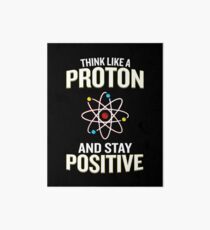 Denken Sie wie ein Proton und bleiben Sie positives Wortspiel-Zitat-Geschenk Galeriedruck