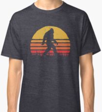 Retro Bigfoot Silhouette Sun Vintage - Believe! Classic T-Shirt