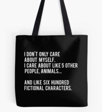 Ich interessiere mich nicht nur für mich. Ich interessiere mich wie 5 andere Menschen, Tiere und sechshundert fiktive Charaktere - Schwarz Tote Bag