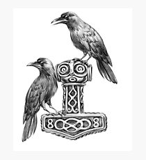 Lámina fotográfica Thor Martillo Mjolnir con Odin cuervos Hugin y Munin