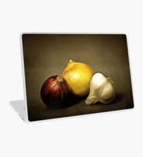 Still leben with red and yellow onion and a Garlic on brown backdrop Laptop Skin