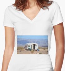 Off grid Women's Fitted V-Neck T-Shirt