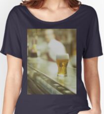 Glas Bier in spanischen Tapas Bar Platz Hasselblad Mittelformat c41 Farbfilm analogen Fotografie Loose Fit T-Shirt