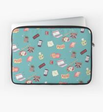 Fangirls being fangirls Laptop Sleeve