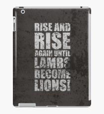 Vinilo o funda para iPad Levántate y levántate de nuevo hasta que los corderos se conviertan en leones - Citas inspiradoras