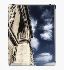 L'Arc de Triomphe Sky iPad Case/Skin