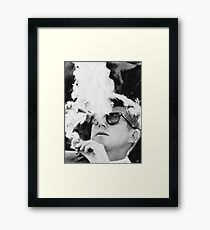 John F. Kennedy Zigarre und Sonnenbrille schwarz und weiß Gerahmtes Wandbild
