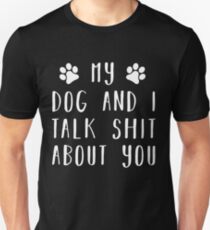 Mein Hund und ich reden Scheiße über dich Slim Fit T-Shirt